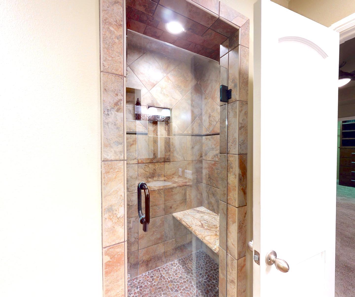 Building Photo - Stylish & bright Ridglea North home steps from Berney Park