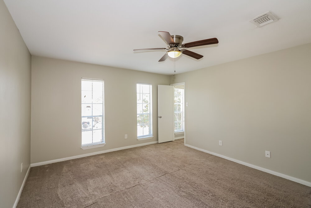 Building Photo - 4627 Green Trail Dr