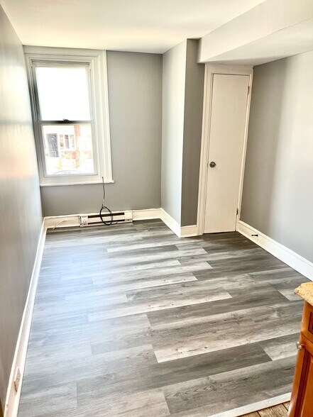 Building Photo - 904 E Tioga St