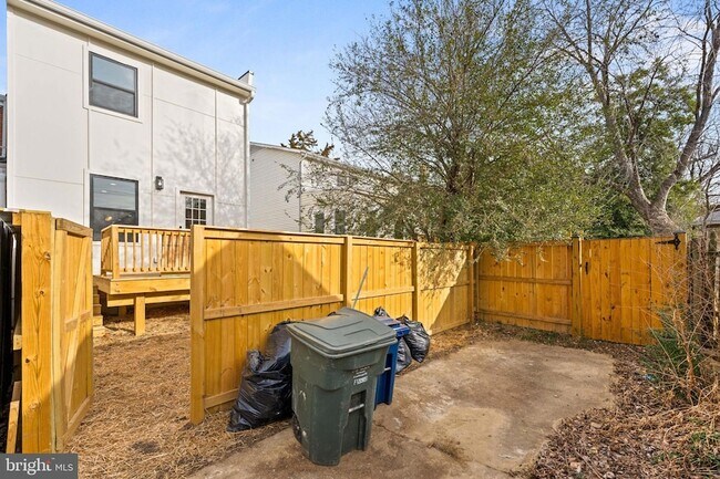 Building Photo - 113 Clifford Ave