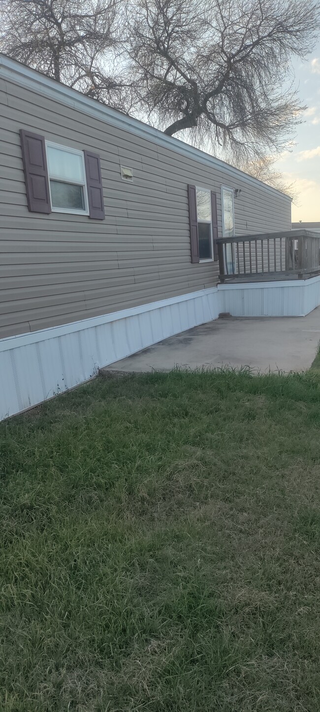 Building Photo - 8622 S Zarzamora St