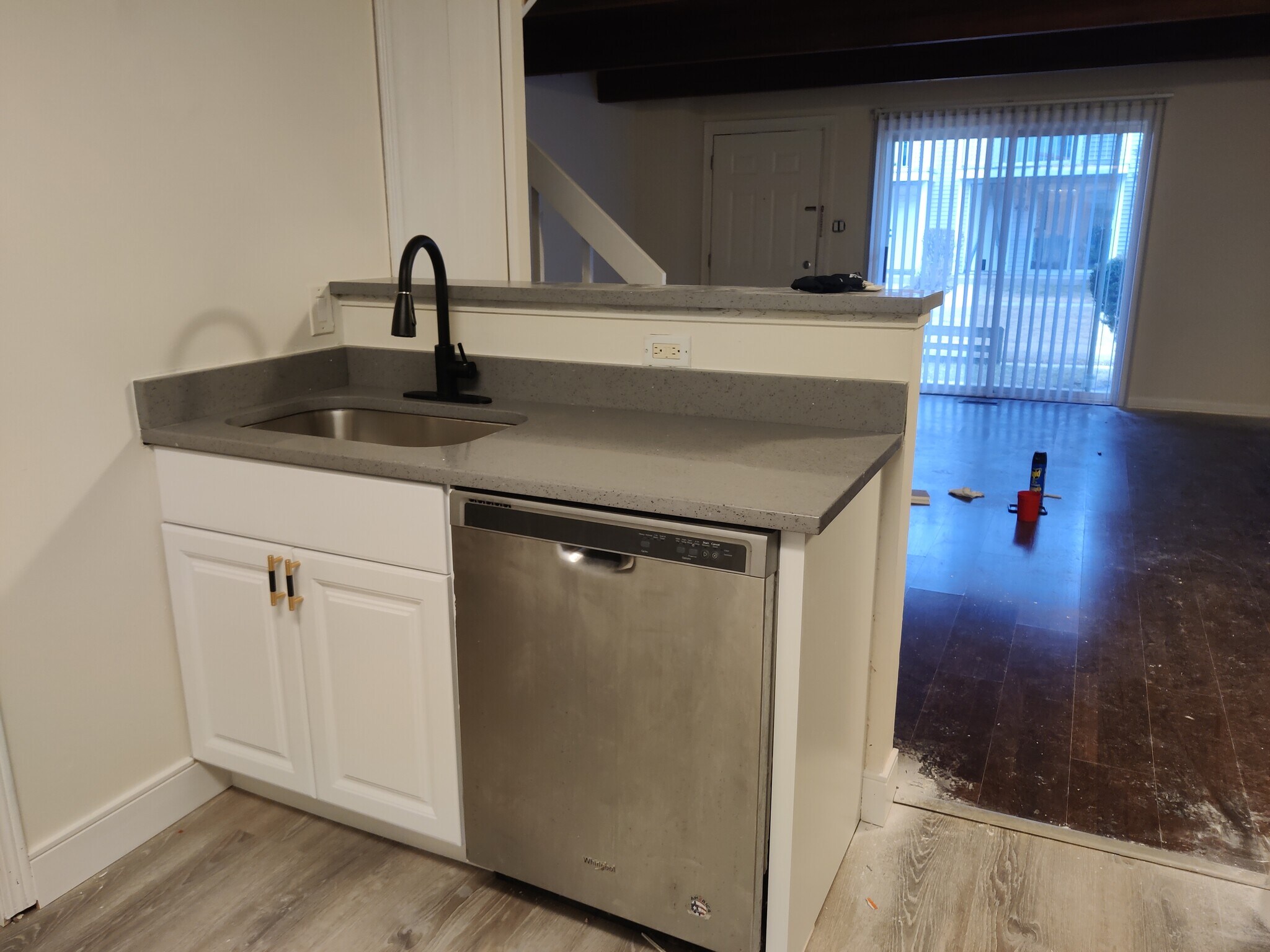 Building Photo - 520 Meadow Green Ln