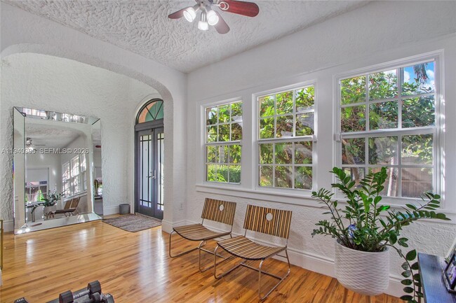 Building Photo - 2985 SW 13th St