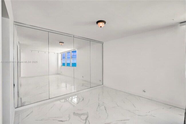 Building Photo - 5055 Collins Ave