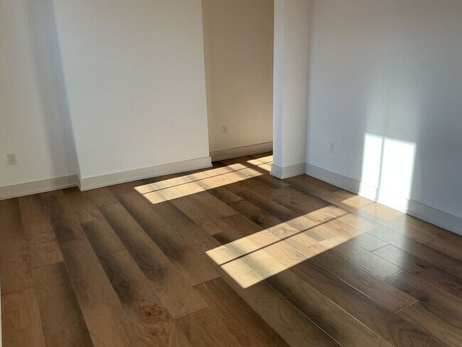 Building Photo - 26 W 15th St