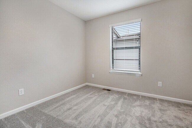 Building Photo - Beautiful 2 Bed 2 1/2 Townhome in Virginia Village