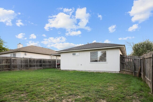Building Photo - Stylish 3-Bed, 2-Bath Retreat with 1,061 S...