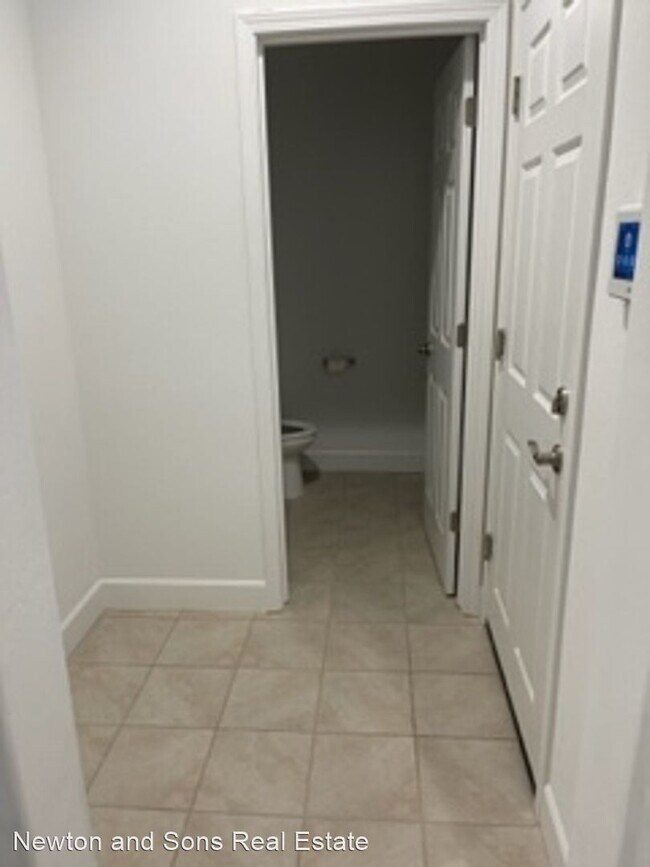 Building Photo - 3 br, 2.5 bath House - 244 Ridge Creek Est...