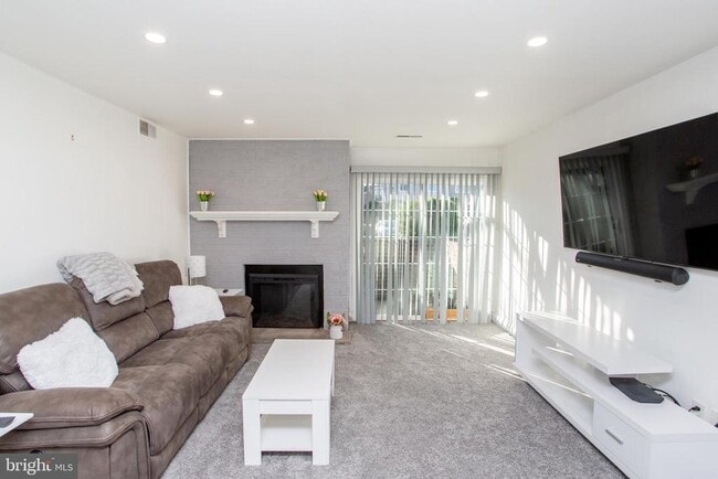 Building Photo - 33 Dogwood Ln