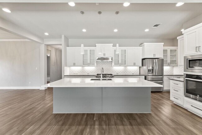 Building Photo - 605 White Tail Cv