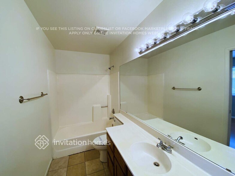 Building Photo - 42 W Hancock Ave