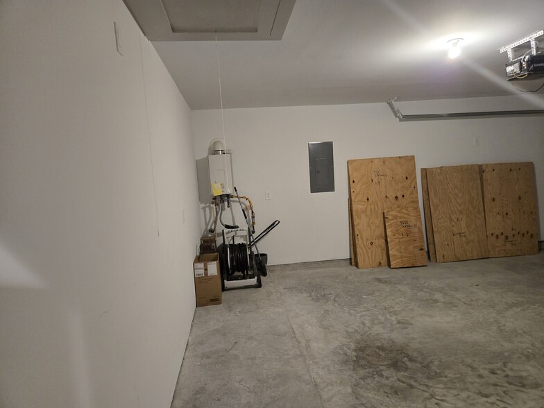 Building Photo - 3555 Crestfield Ln