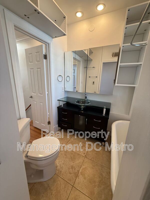 Building Photo - 2131 Newport Pl NW