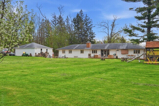 Building Photo - 25848 W Scott Rd