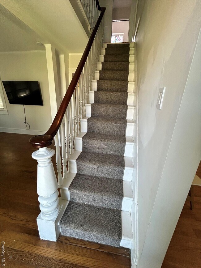 Building Photo - 24 Arnold Ave