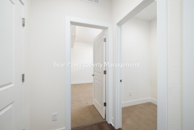 Building Photo - New Townhome in Wheat Ridge!!