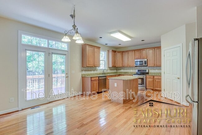 Building Photo - 1410 Fairfax Woods Dr