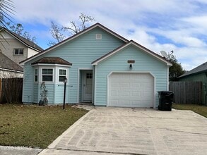 Building Photo - 1855 Alberta Ct N