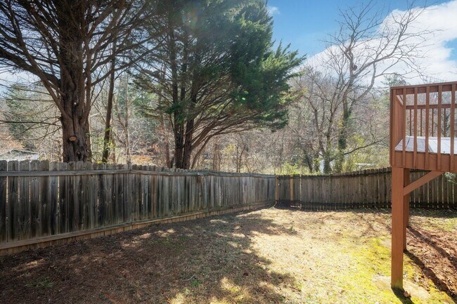 Building Photo - Spacious 5BR House in Asheville