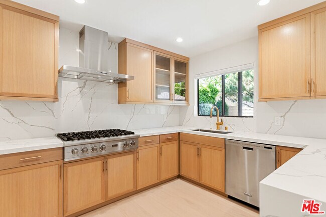 Building Photo - 4933 Collett Ave