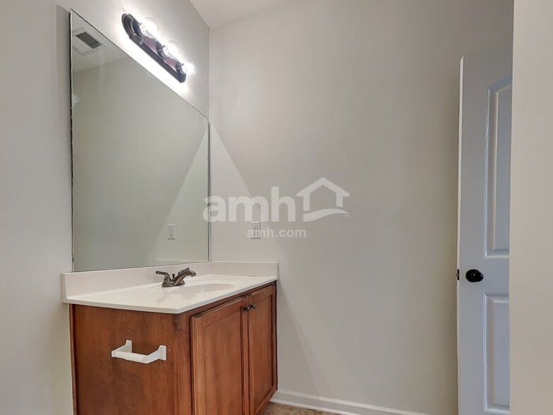 Building Photo - 10361 Cooper Ridge Cv