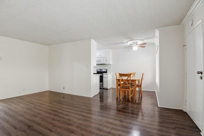 Building Photo - 545 Chestnut Ave