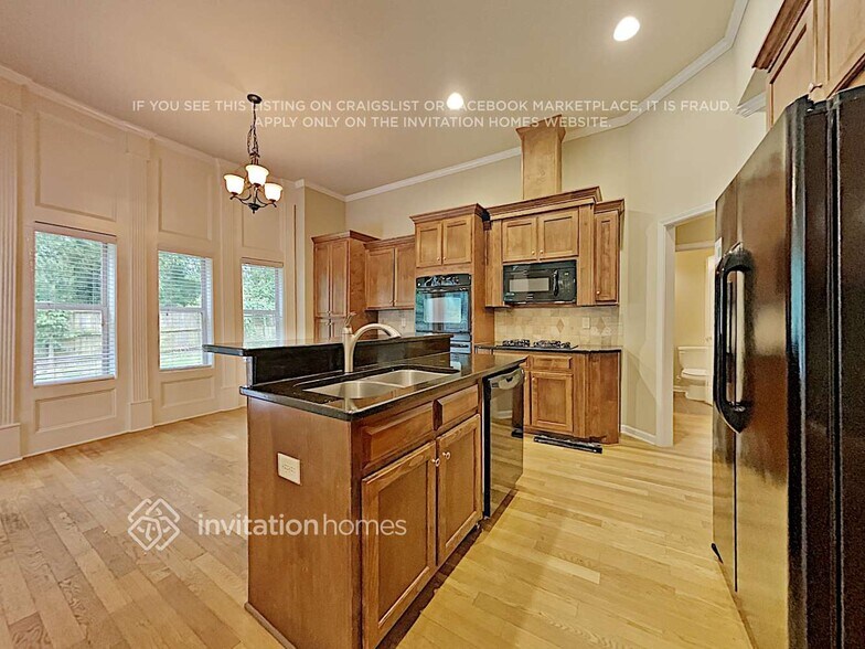 Building Photo - 1972 Binnies Way