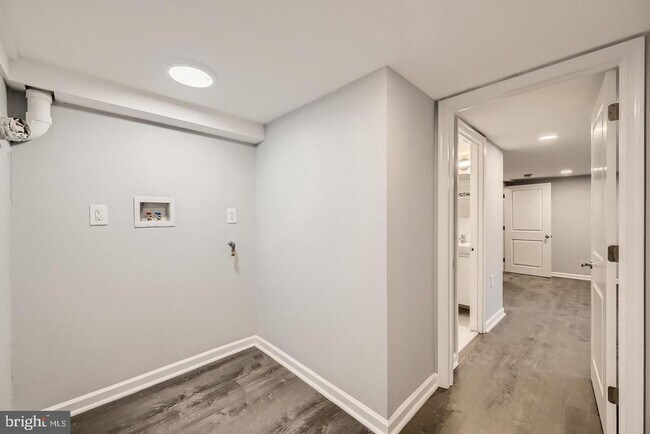 Building Photo - 4429 Newport Ave