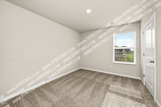 Building Photo - 2578 SE Morningdew Dr