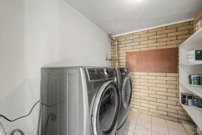 Building Photo - 3736 E Montecito Ave