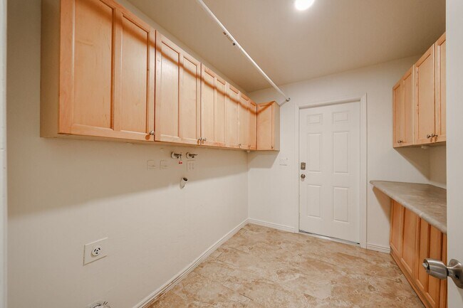 Building Photo - 2851 E Acoma Dr