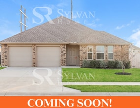 Building Photo - Fall in love with this beautifully maintained 4BR 2BA brick home
