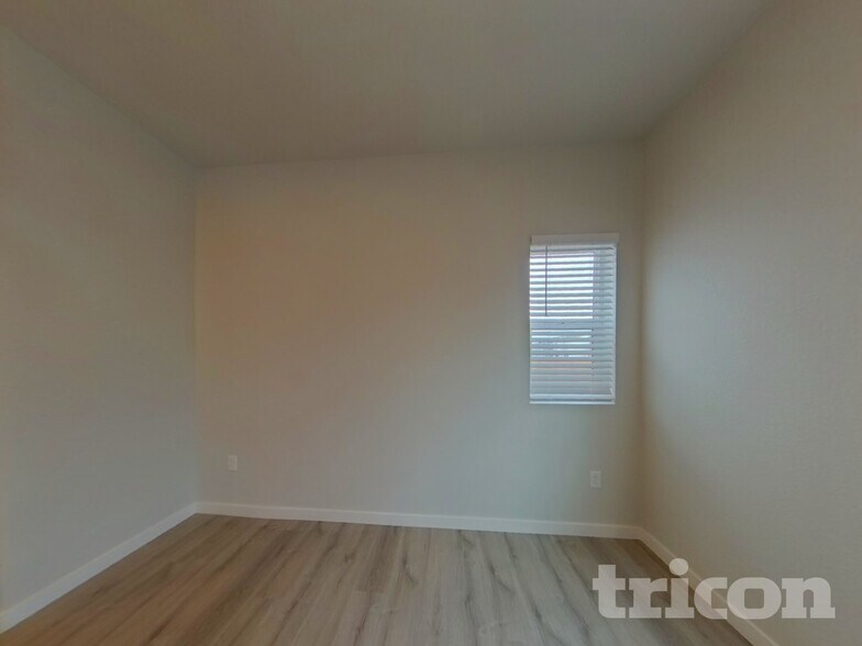 Building Photo - 2214 Flower Blossom Ave