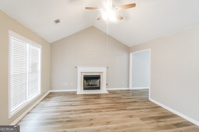 Building Photo - 602 Embassy Walk