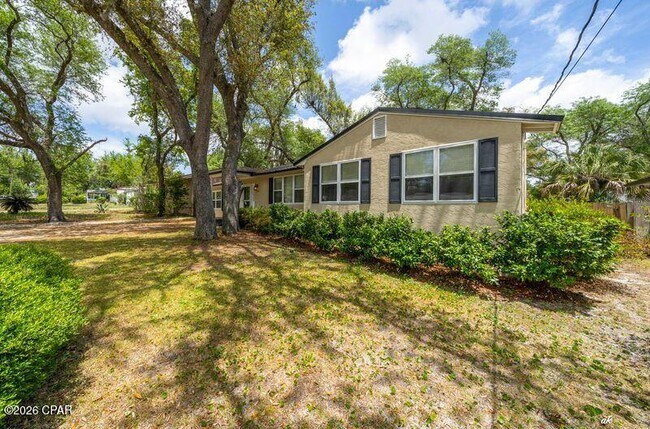 Building Photo - 108 N Marie Dr