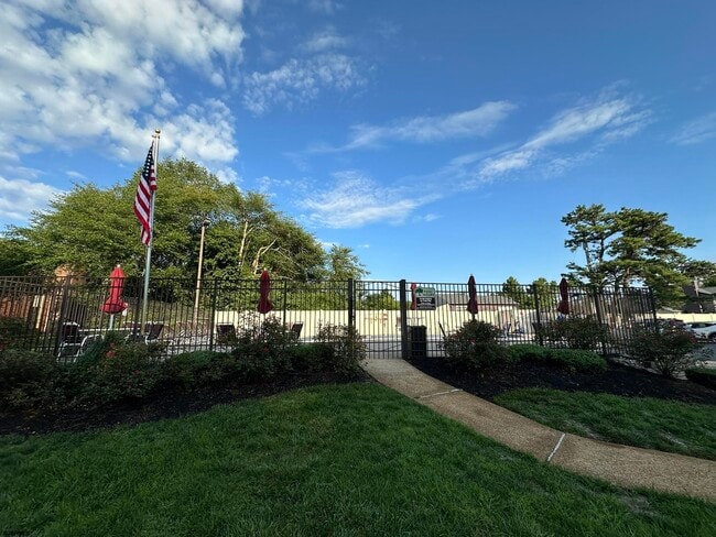 Building Photo - 703 Camelback Ct