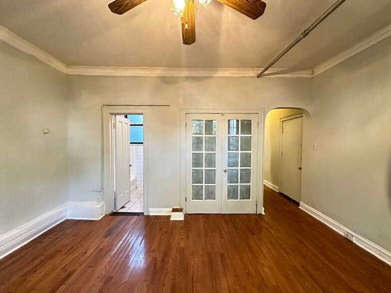 Building Photo - 4646 N Paulina St