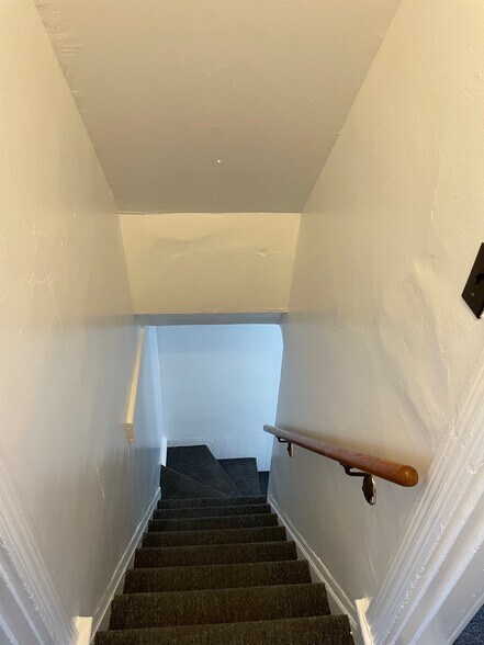 Building Photo - 362 S Bouquet St