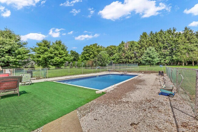 Building Photo - 6 Kuchler Dr