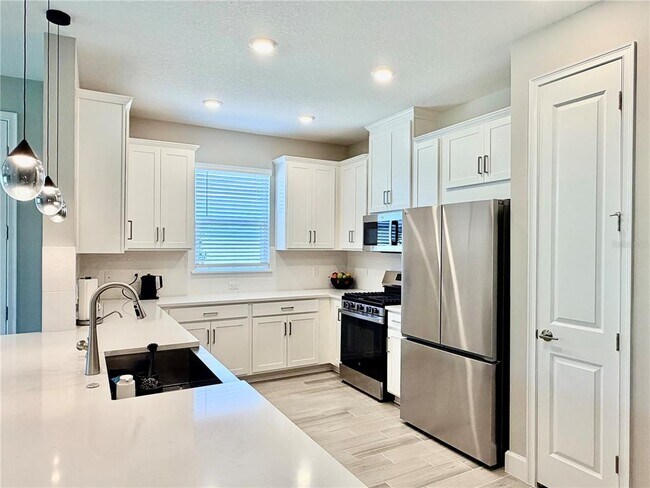 Building Photo - 6111 Mesa Gln