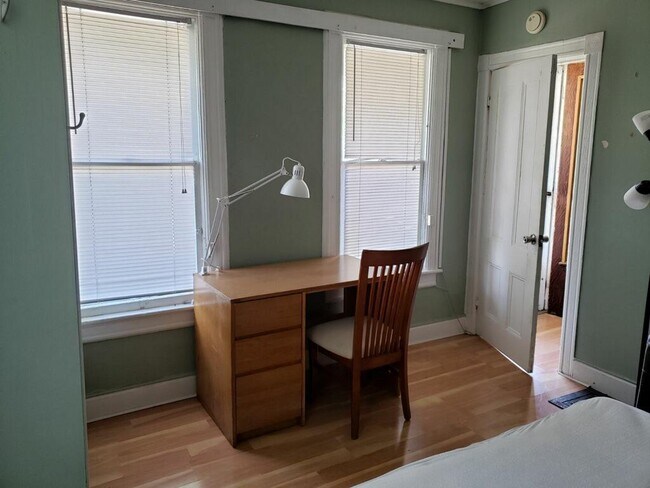 Building Photo - 19 Walnut St