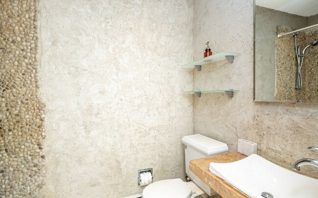 Building Photo - 2 Tims Trail