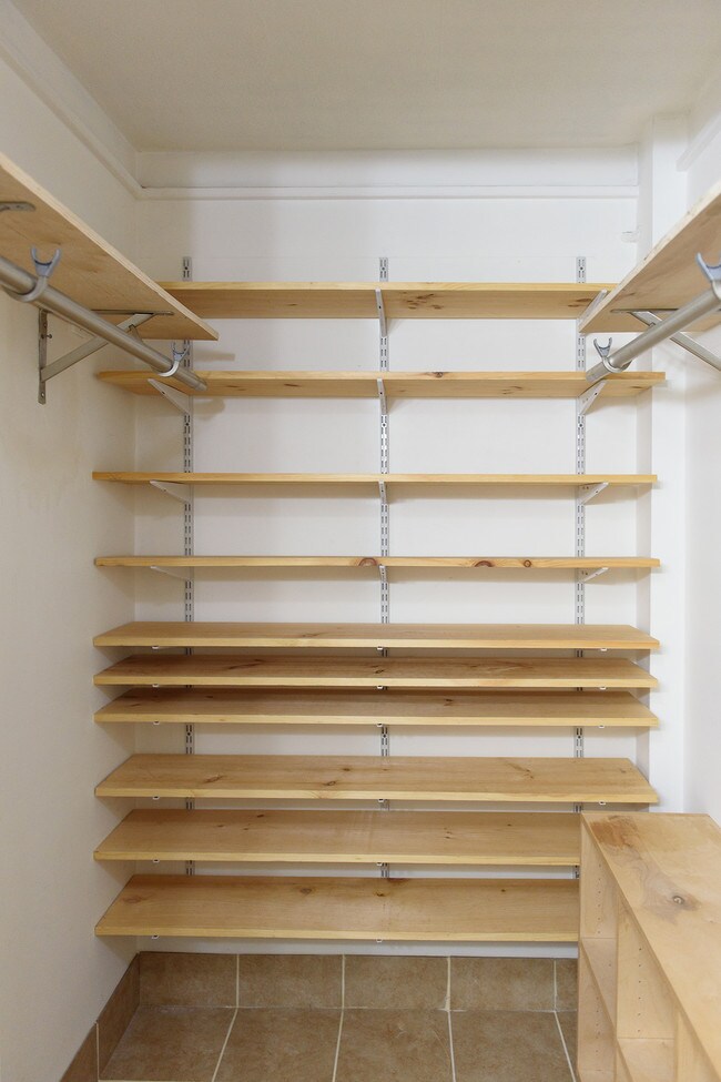 Building Photo - 280 Bridgewater Rd