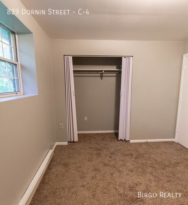 Building Photo - Comfortable 1 Bed/1 Bath APARTMENT in GREE...