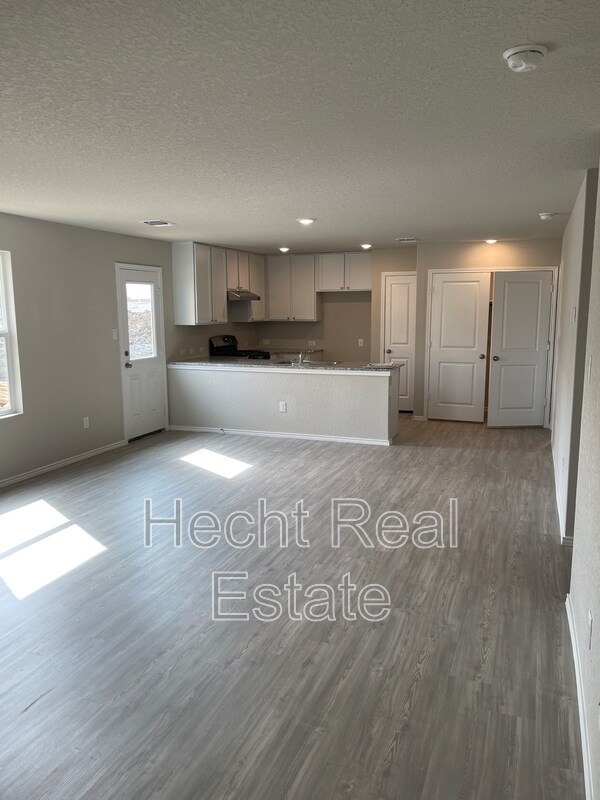 Building Photo - 10543 McClintock Dr