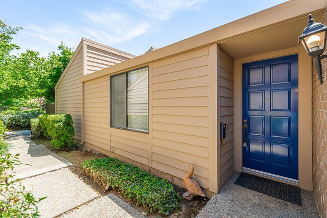 Building Photo - 478 Hartnell Pl