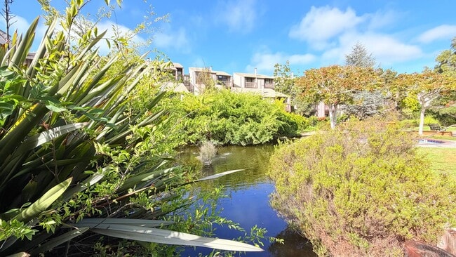 Building Photo - 2101 Shore Line Dr