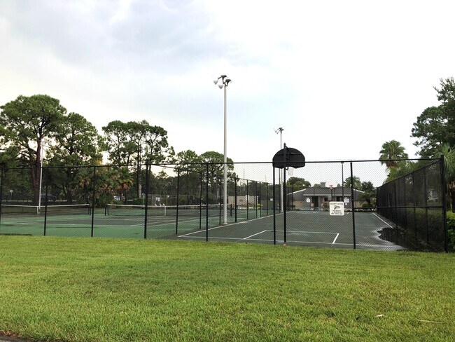 Building Photo - First Floor Condo at Pine Shadows Condomin...