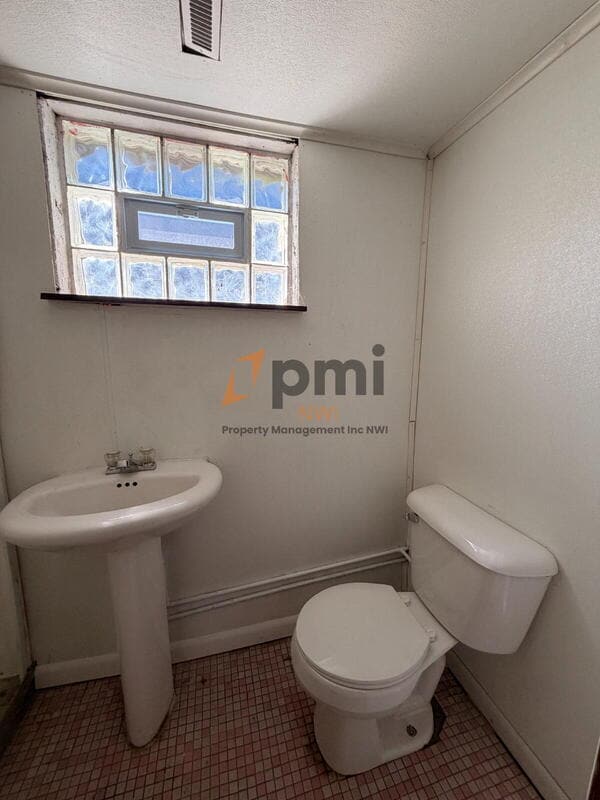 Building Photo - 6244 Madison Ave