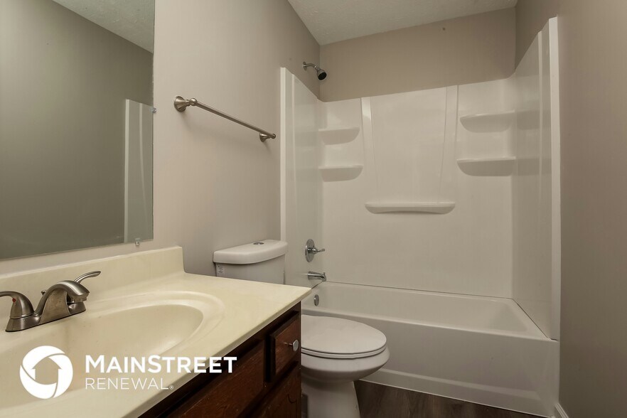 Building Photo - 352 Royal Garden Dr